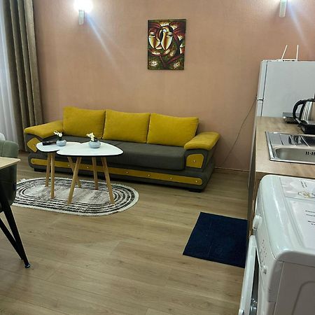 Adora Apartment Tirana Esterno foto