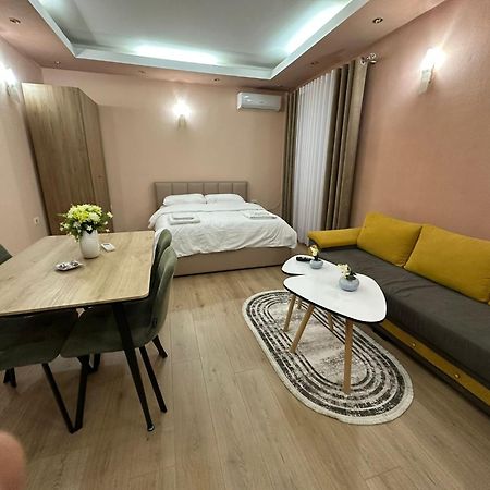 Adora Apartment Tirana Esterno foto