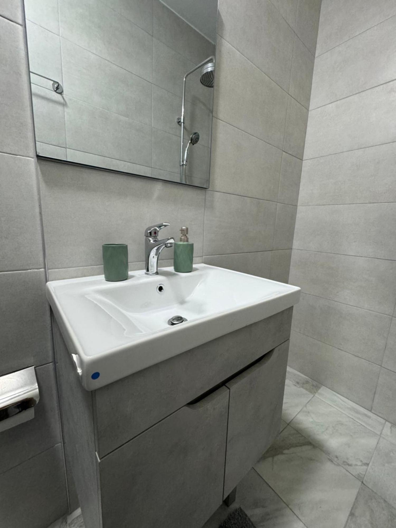 Adora Apartment Tirana Esterno foto