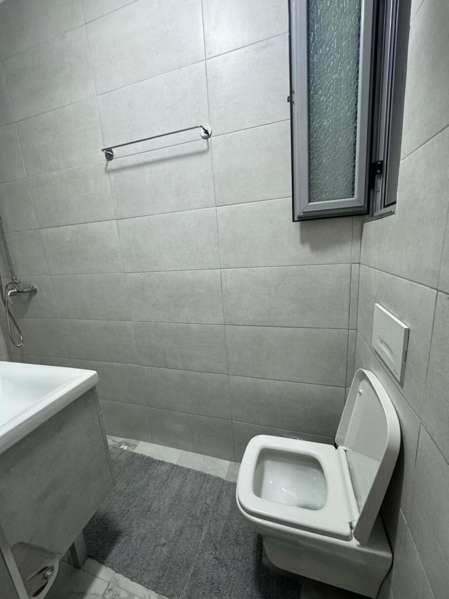 Adora Apartment Tirana Esterno foto