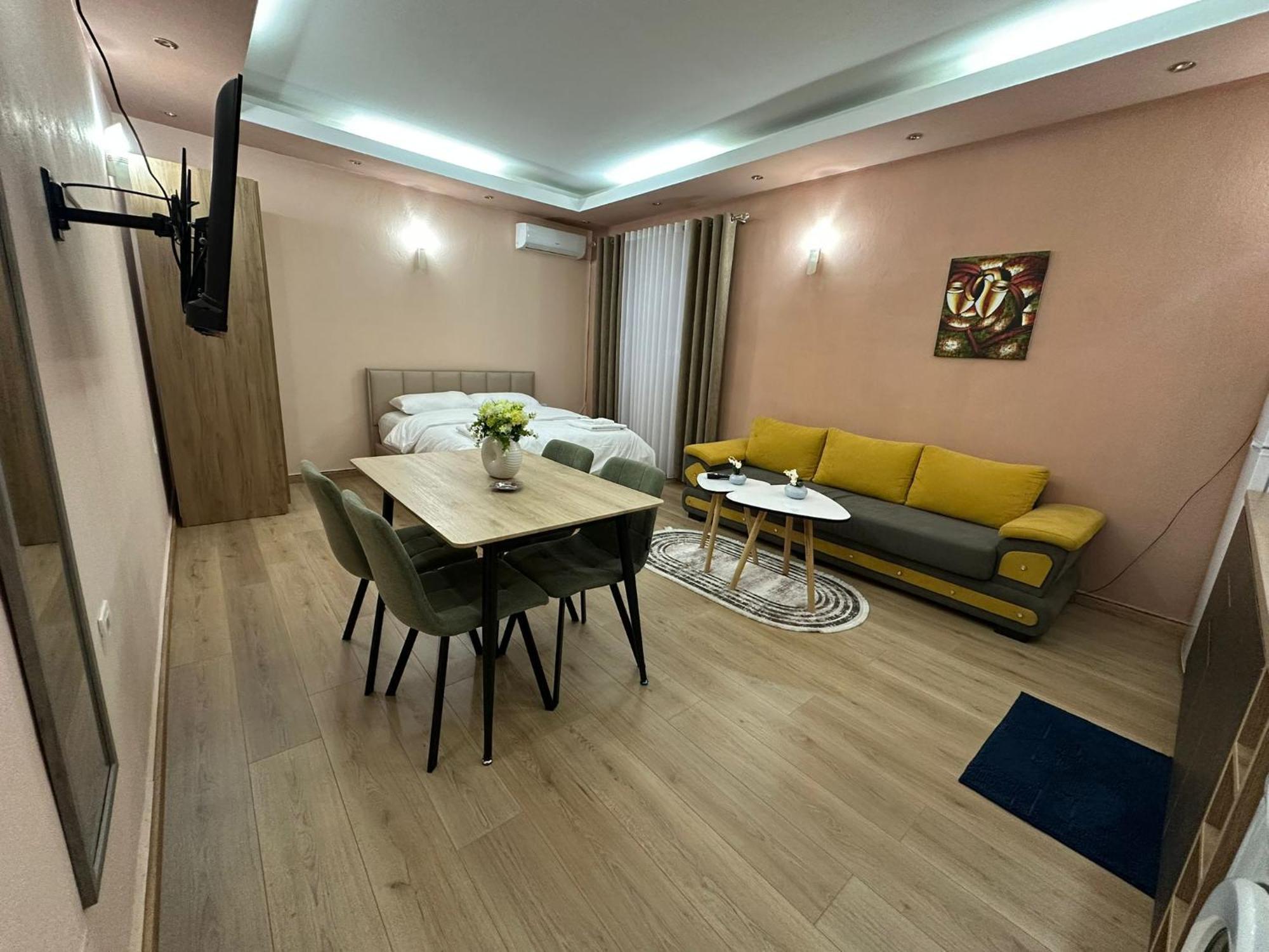 Adora Apartment Tirana Esterno foto