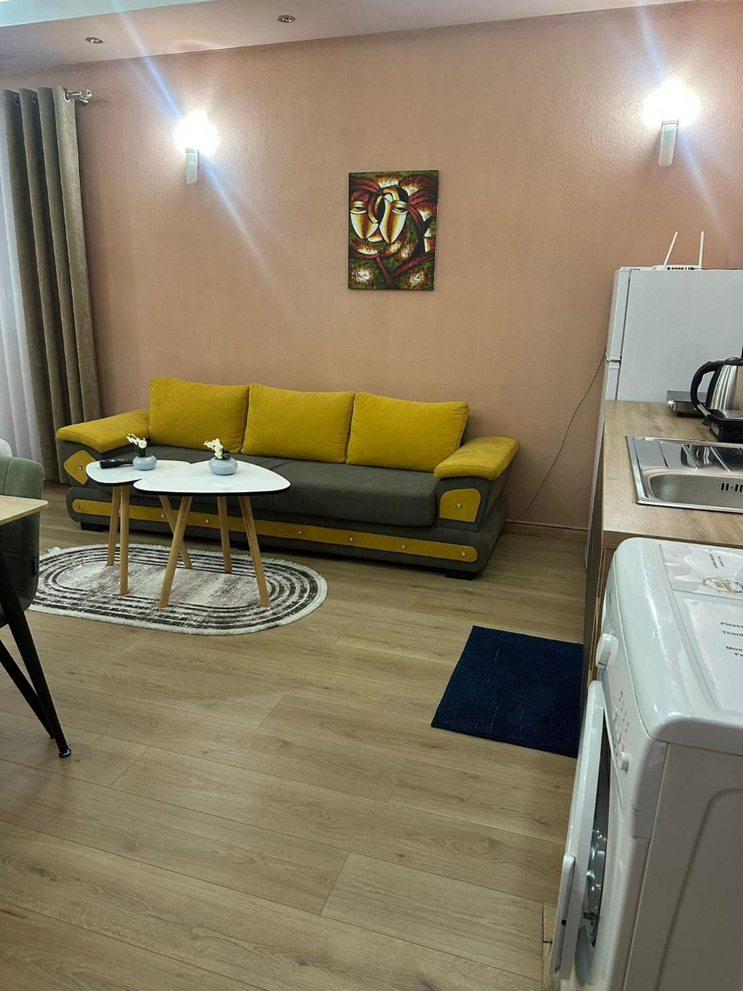 Adora Apartment Tirana Esterno foto
