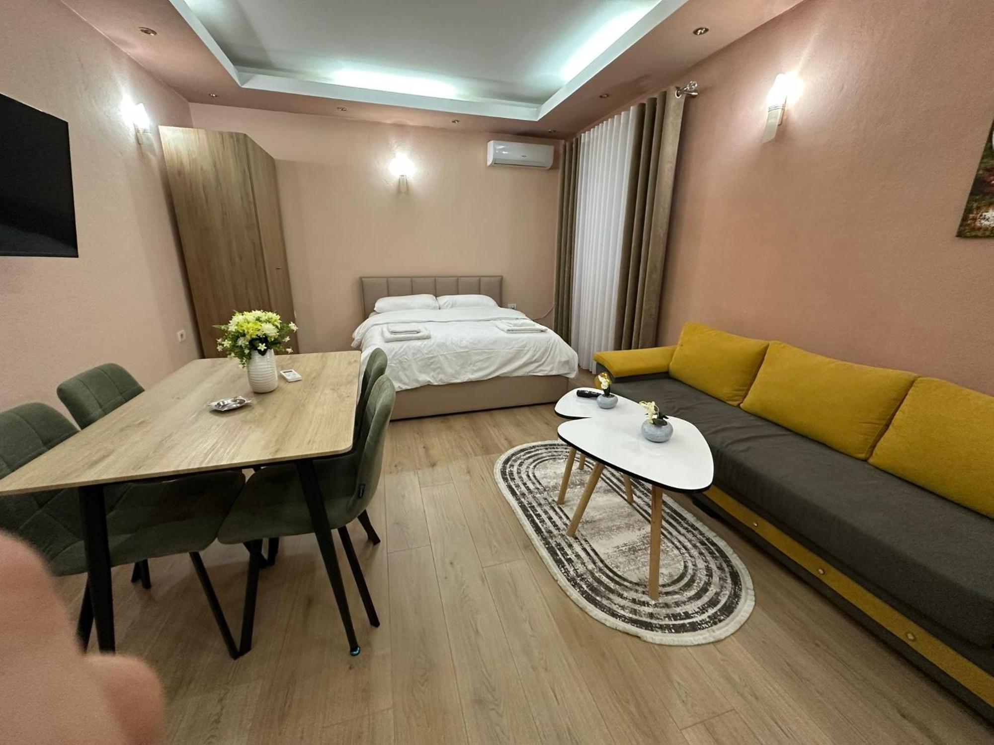 Adora Apartment Tirana Esterno foto
